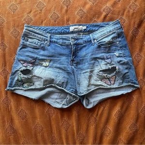 Torrid distressed denim shorts